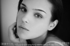 亚搏老版本下载 Gao Cheng と Yang Hongru は家族のように親密になりました。一緒に銃を持っていた兄弟