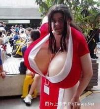 天天彩票网官方官网下载官网 必ずと言っていいほどアップされているのがこちらの「神殿風の高床式ベッド」があるお部屋国分寺 研究 会で、御簾の向こうにダブルベッドが設置され、天井には春画が描かれています